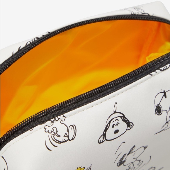 Peanuts Snoopy & Woodstock Allover Print Cosmetic Bag Boxlunch Exclusive - Picture 3 of 3